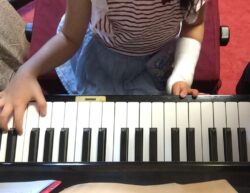 右手の為のピアノ練習